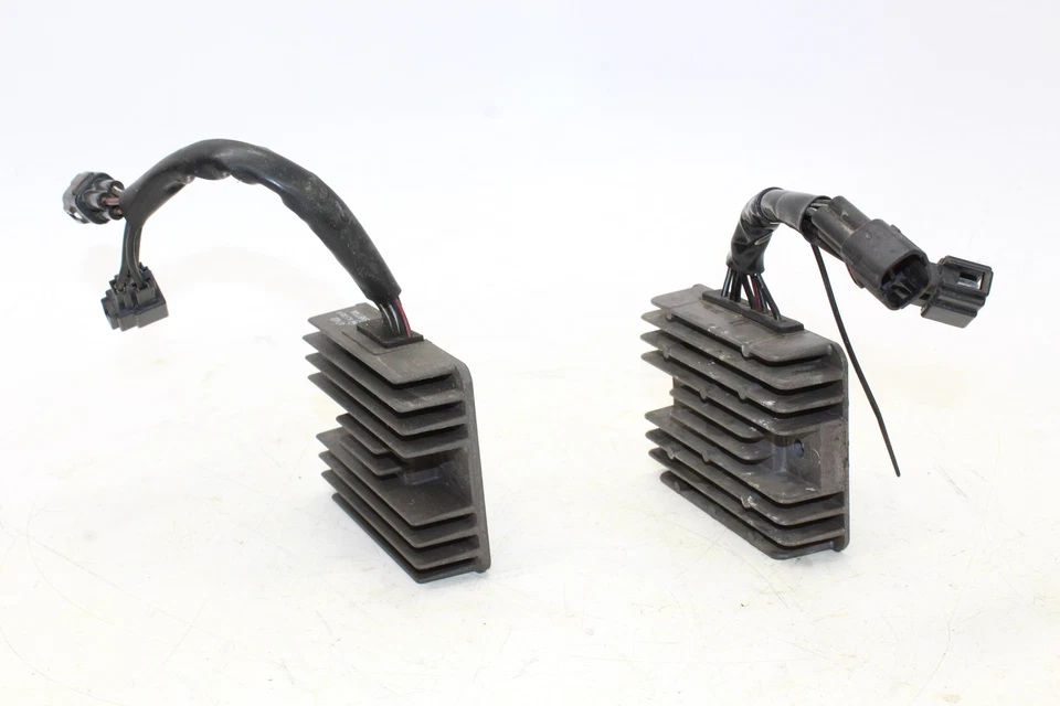 Conjunto regulador de tensão retificador Suzuki Boulevard VL1500T 2007 - Imagem 2 de 4