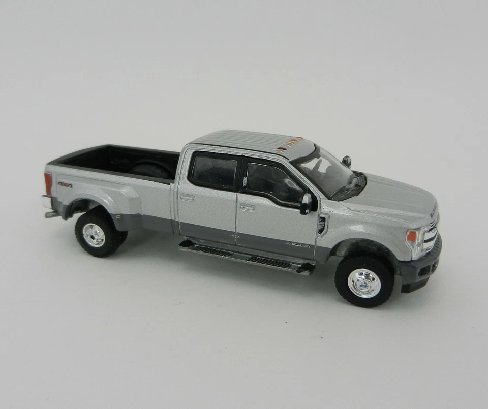 1:64 GreenLight *ANNIVERSARY COLLECTION* Silver 2019 Ford F350 Dually Pickup NIP - Image 4 of 4