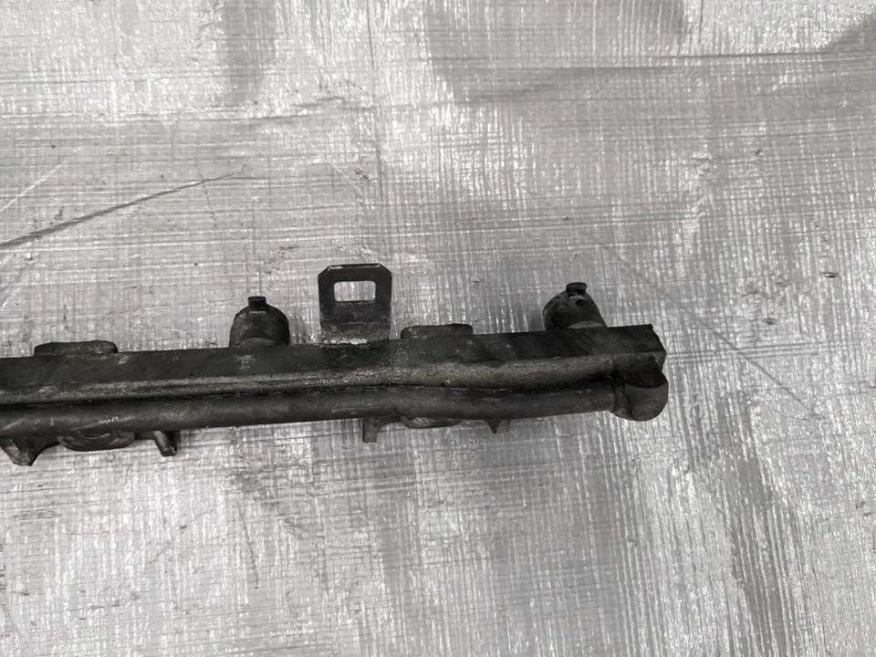 Оригинальная направляющая для топливной форсунки 1999-2000 Mazda Miata MX5 MX-5 NB1 1,8 99-00 - Изображение 4 из 4