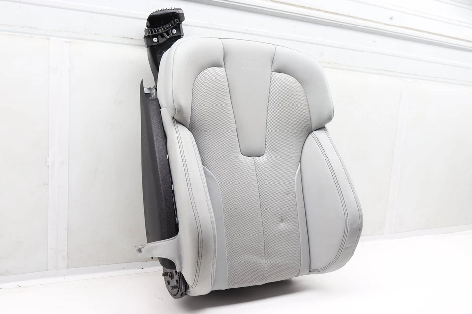 BMW M6 GRAN CUPÉ 14-15 4,4 L - Conjunto de cojín de asiento de respaldo superior (cuero) Foto 3 de 4