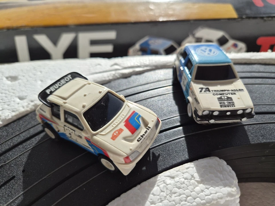 CIRCUIT VOITURE AFX AURORA RALLYE PEUGEOT 205 TURBO 16 VW GOLF 2 GTI SLOT TCR - Photo 2/4