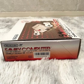 New Nintendo Famicom AV Console CIB Excellent Condition 2 Controllers Japan