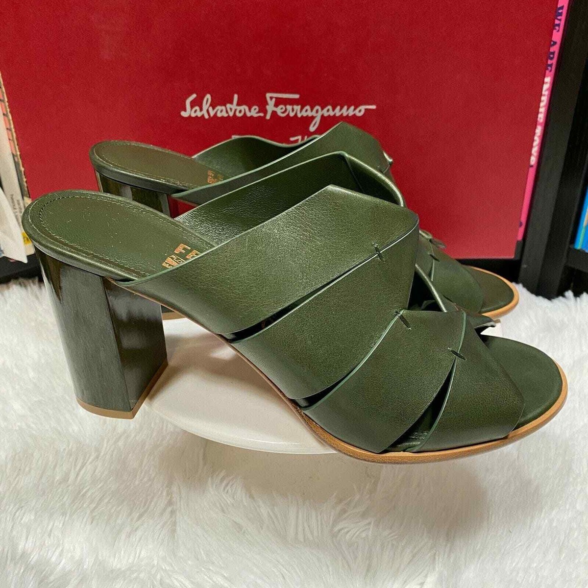 Salvatore Ferragamo White and Green Leather Strap Sandals Vara chain T-strap sandal - Women | Ferragamo main image 4