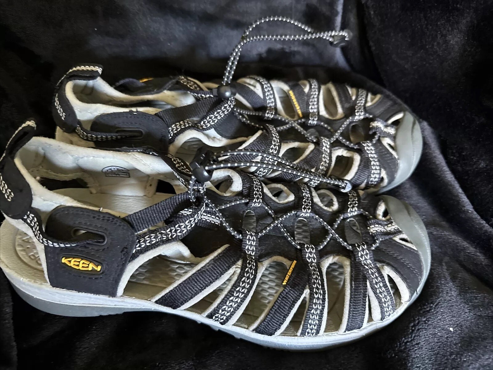 KEEN Sandali Donna 9.5 Whisper Trail Sport Acquatici Nero Grigio Scarpe 1008448 ESCLT