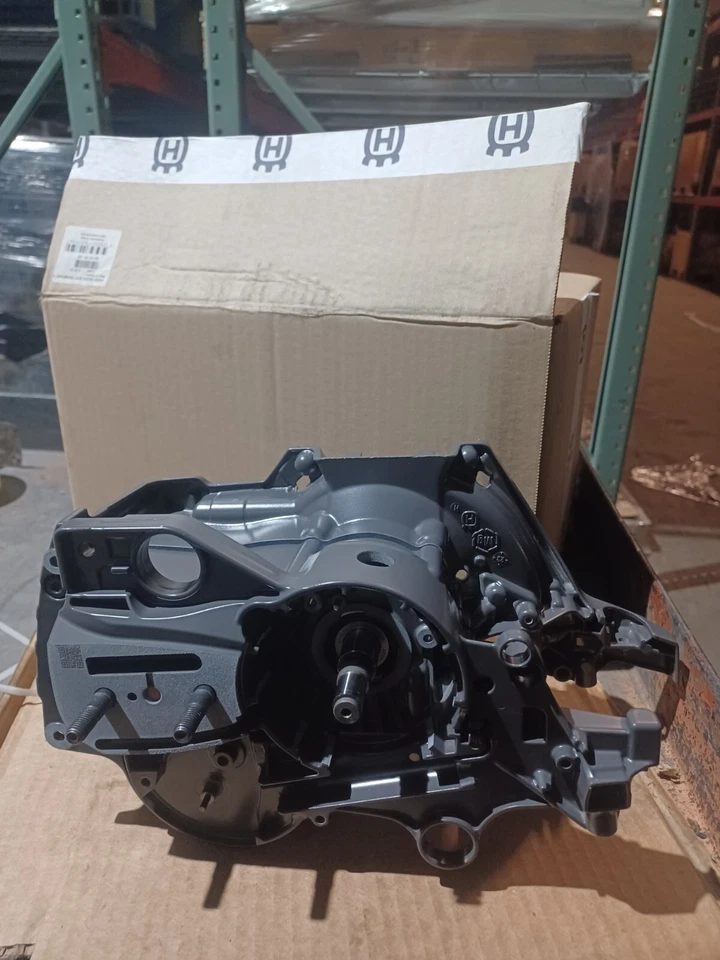 HUSQVARNA 592XP 592XPG CHAINSAW CRANKCASE SHORTBLOCK 597010903 597010904 - Image 3 of 3