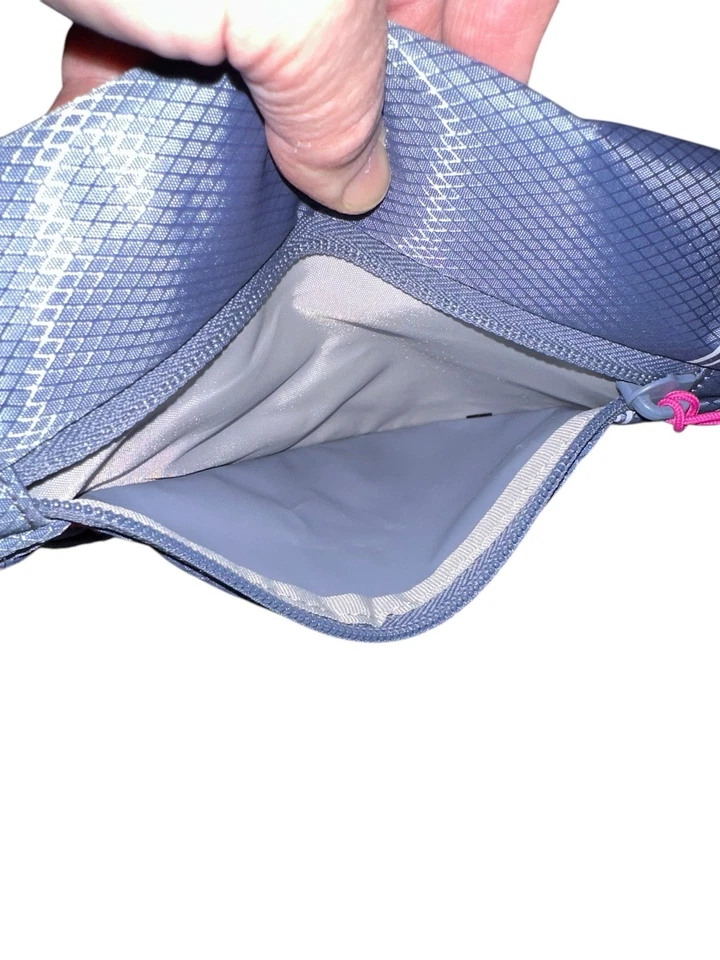 Saco de cintura Fanny Pack corpo transversal cinza e rosa produtos externos usado - Imagem 3 de 4