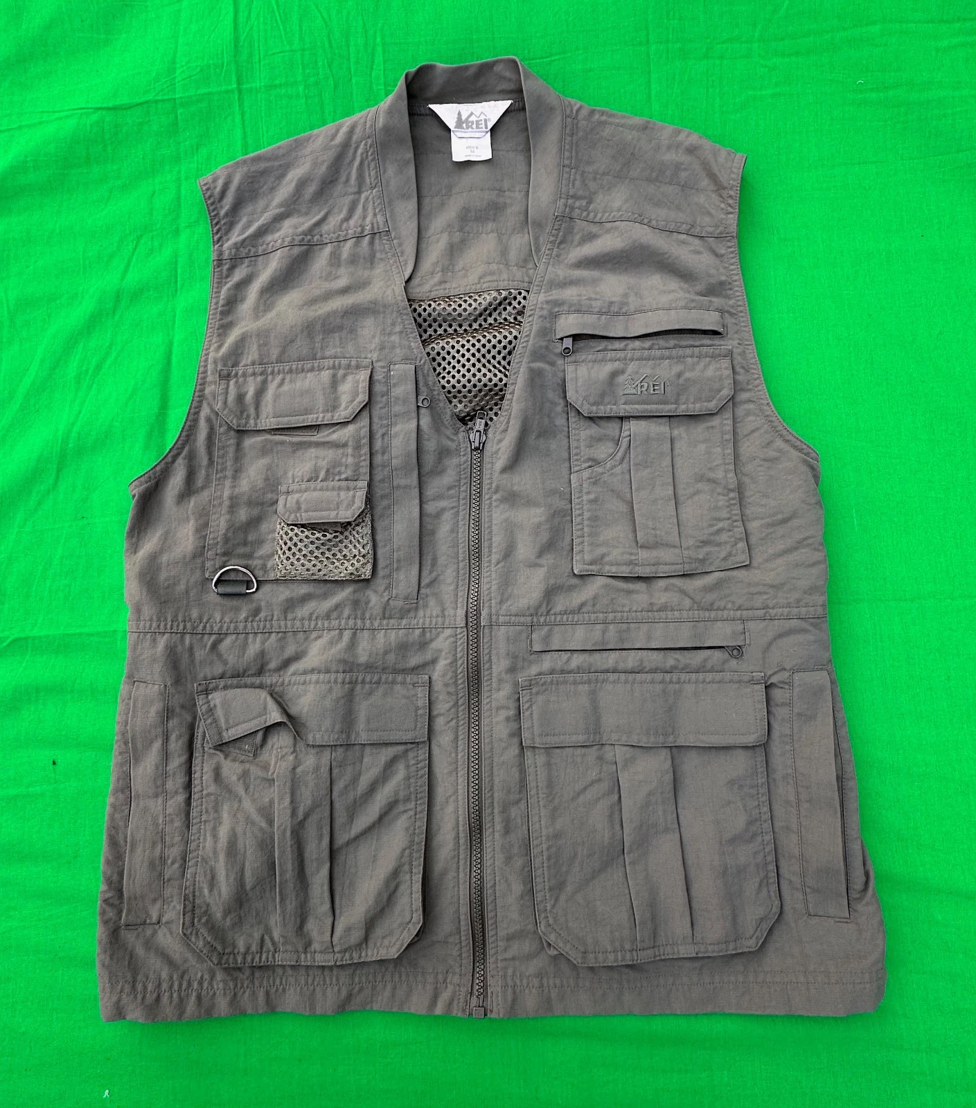 Vintage REI Men's Green Fishing Vest Size M.