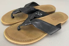 Women's Size 6M Coach And Four Sassari Leather Black Thong Flip Flop Sandals