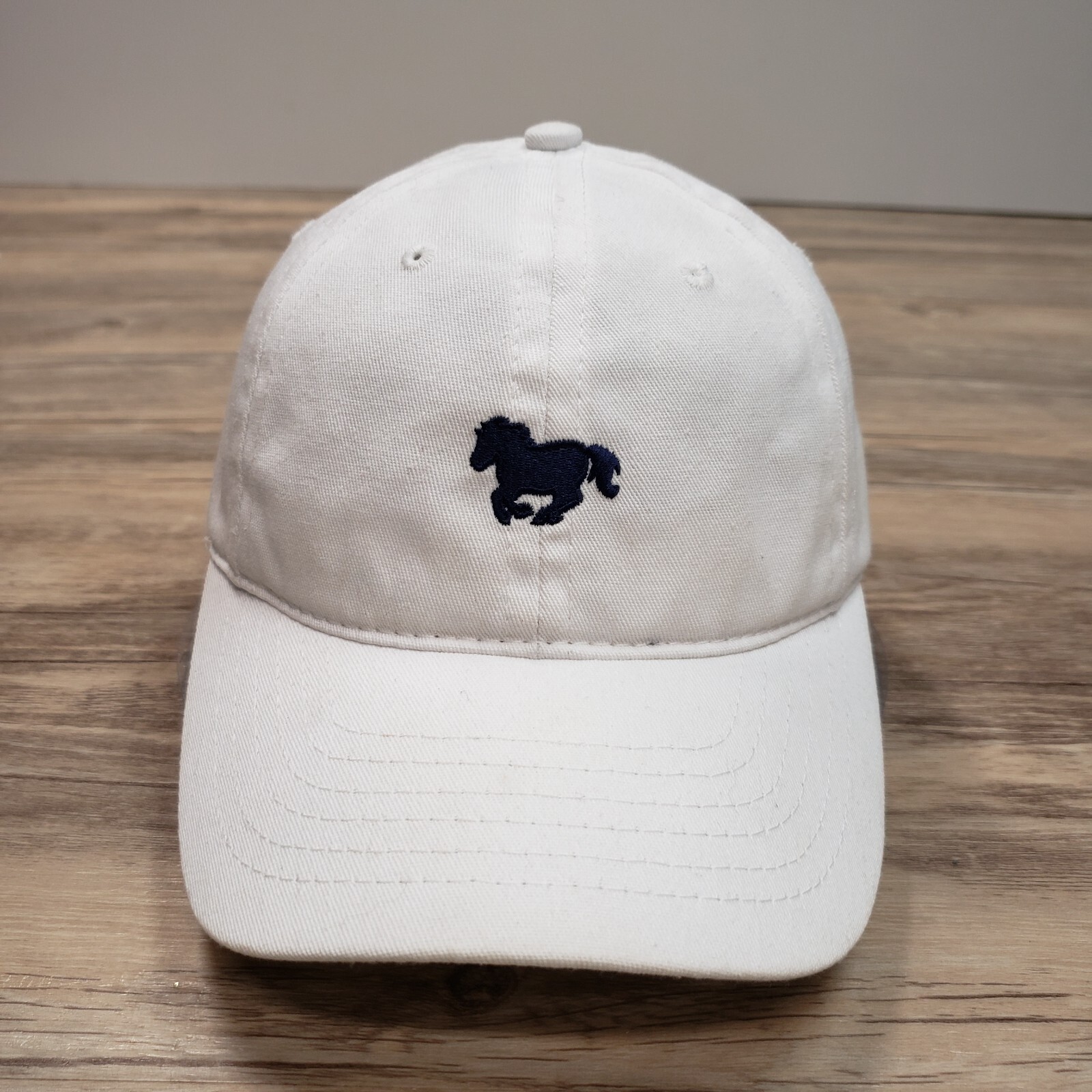 Cappello Ariat Arena berretto cinturino schiena cavallo pony emblema ricamato bianco regolabile