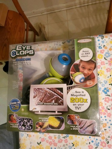 EyeClops Bionic Eye Plugs Into TV AV Microscope Magnigy 200x Jakks Pacific UEC