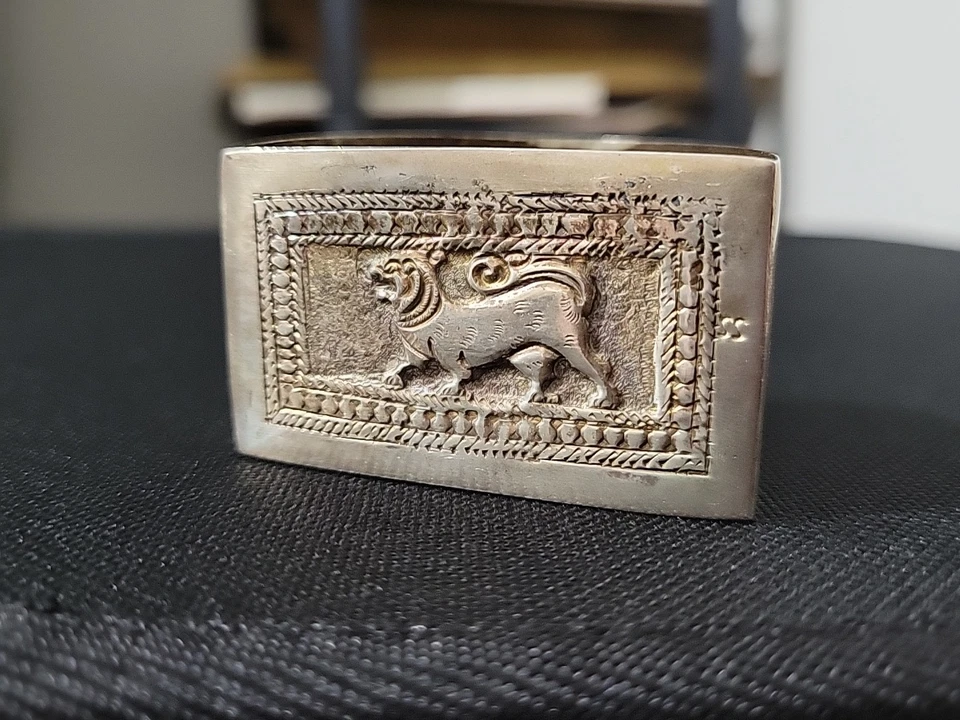 Antiguo anillo de servilleta de plata colonial con piedra roja y motivo de león c1900 18 g Foto 4 de 4