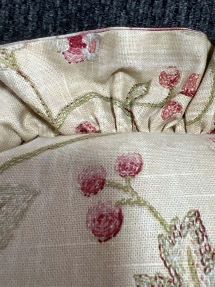 Vintage Ralph Lauren Ruffled Throw pillow Excellent!!(C1) - Image 3 of 4