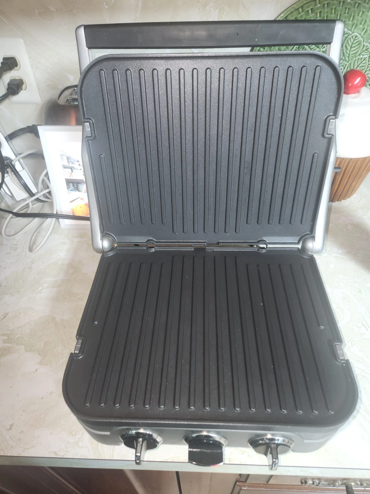 Cuisinart GR-4NNAS 5-in-1 Grill Griddler Panini Maker - NEW, No Original Box
Opens in a new window o