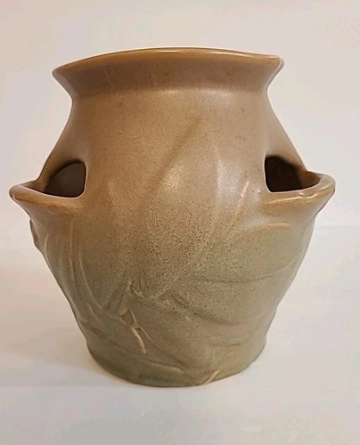 McCoy Strawberry Planter Matte Terra Cotta to Green W/ Embossed Leaf 1930s