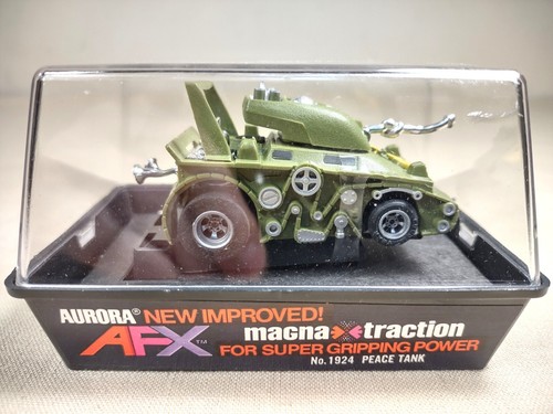 NEW BOXED & BANDED AURORA AFX PEACE TANK SLOT CAR MAGNA-TRACTION #1924 lot113