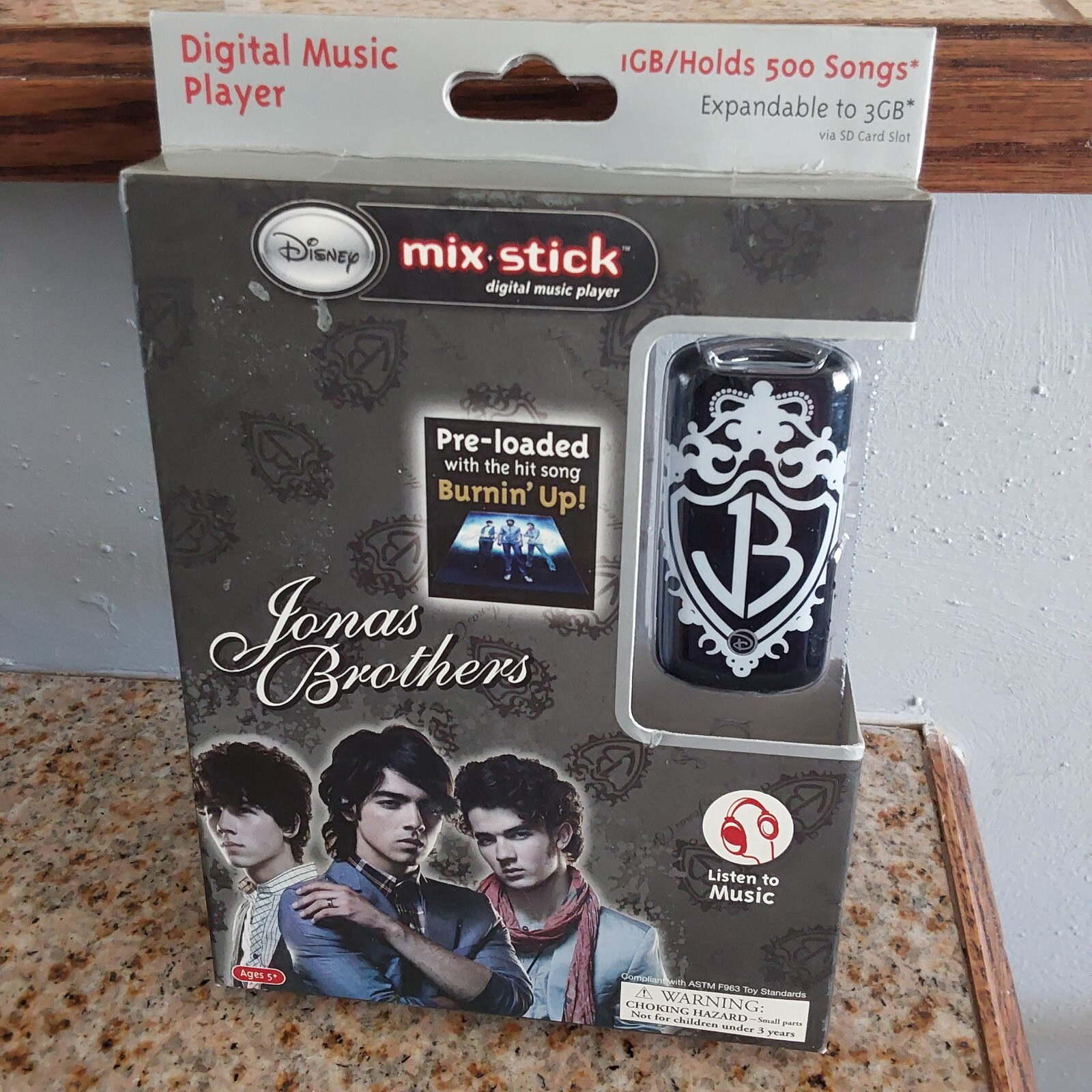 Disney Mix Stick Jonas Brothers Digital Music Player 2008 Holds 500 song 1GB New