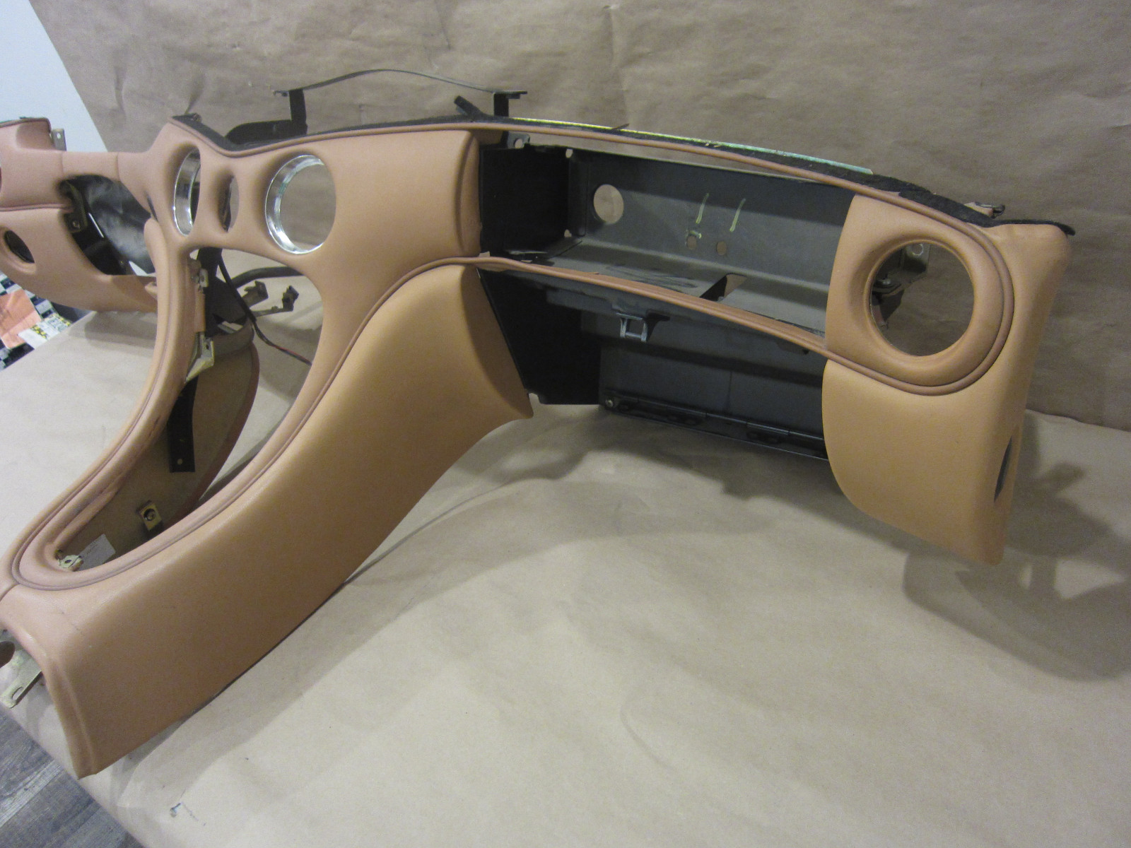 Maserati Coupe 4200 - Lower Dash / Dashboard - Tan - P/N 66695400