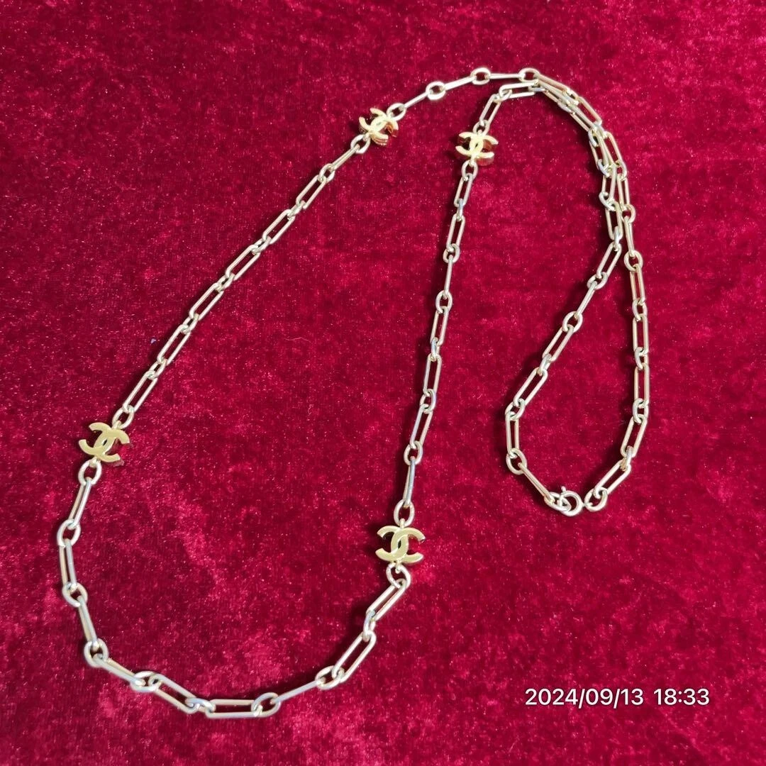 Accessorio collana logo Chanel Coco Mark catena lunga corpo oro