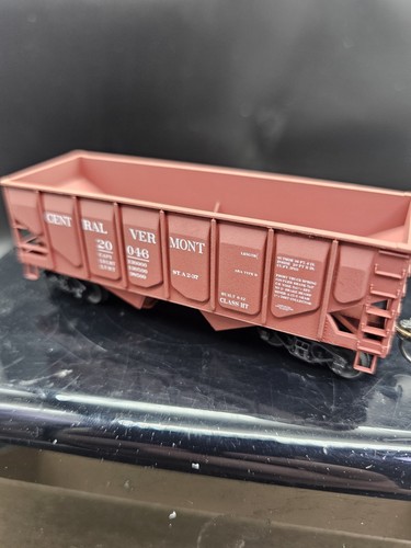 Accurail HO Train Car Central Vermont Panel Side Twin Hopper - Bild 4 von 6
