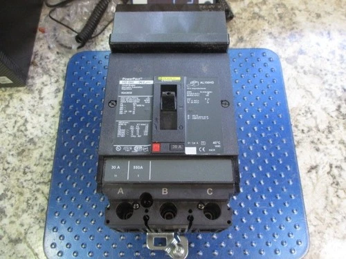 NEW SQUARE D POWER PACT 30 A CIRCUIT BREAKER 3-POLE 600V HDA36030