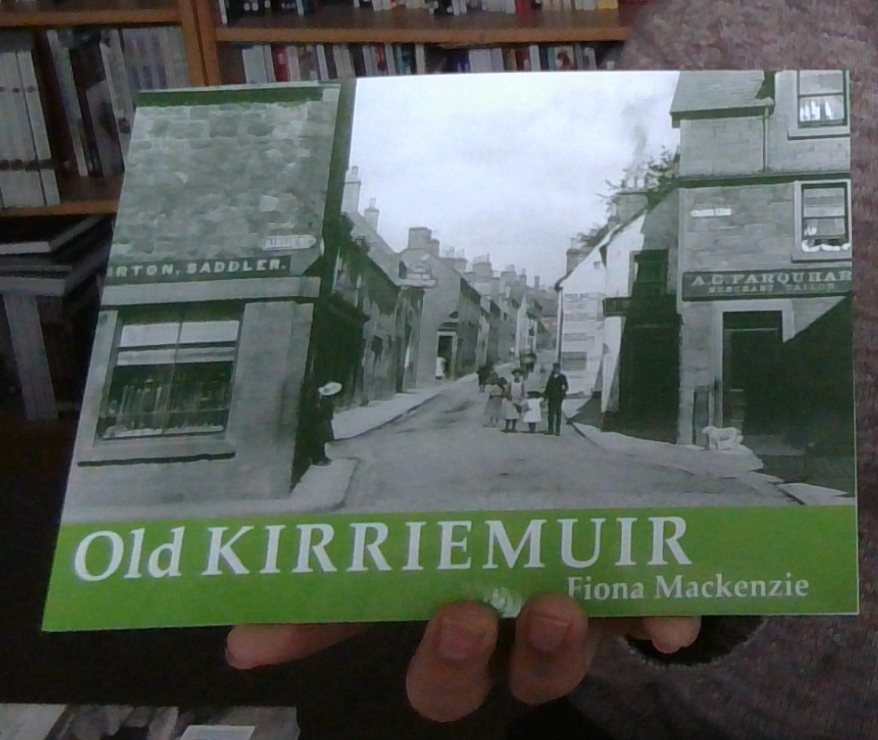 Old Kirriemuir-Fiona Mackenzie 9781840331967 BRAND NEW PB FREEPOST IN THE UK