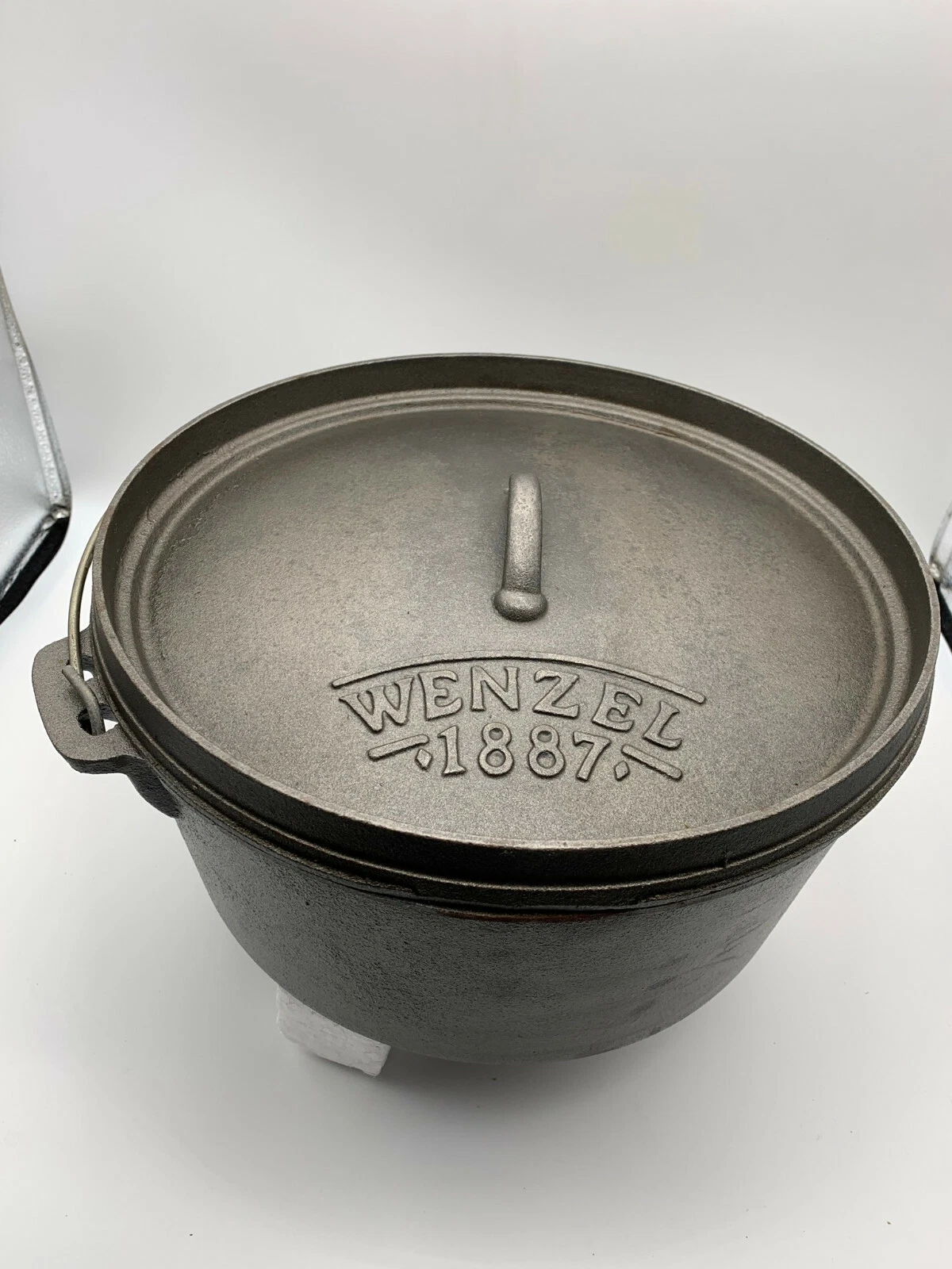 Wenzel 1887 Dutch Oven With Feet handle, Lid & Cover Cast Iron 12"