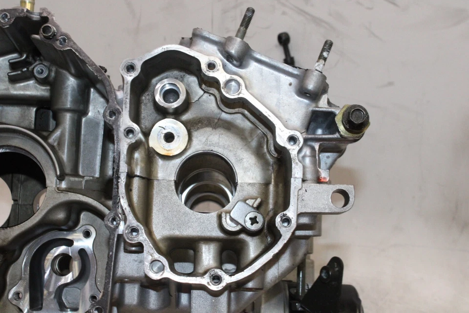 01-03 SUZUKI HAYABUSA GSX1300R OEM БЛОК КАРТЕРА КАРТЕРА ДВИГАТЕЛЯ - Изображение 2 из 4