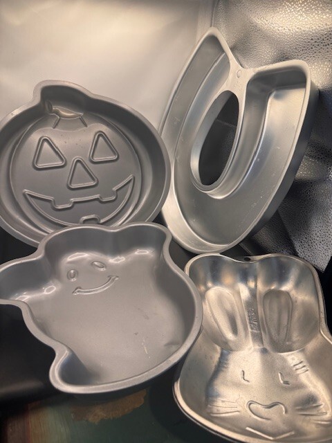 Cake Pan Molds, Pumpkin, Horse Shoe, Ghost and Bunny -Holiday collection