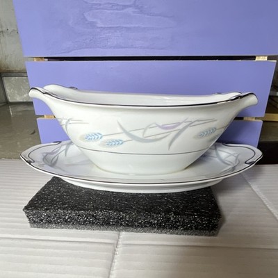 Valmont China Royal Wheat Porcelain Gravy Boat Set Japan White Wheat Pattern