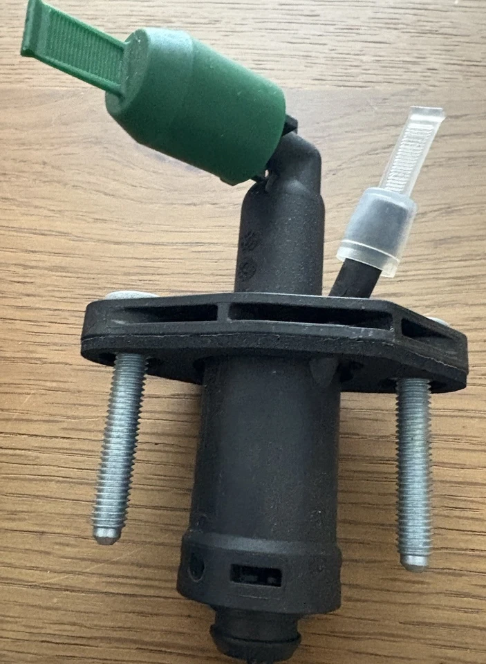 Genuine GM Vauxhall Opel Insignia Astra Zafira Clutch Master Cylinder 55579998 - Image 3 of 4