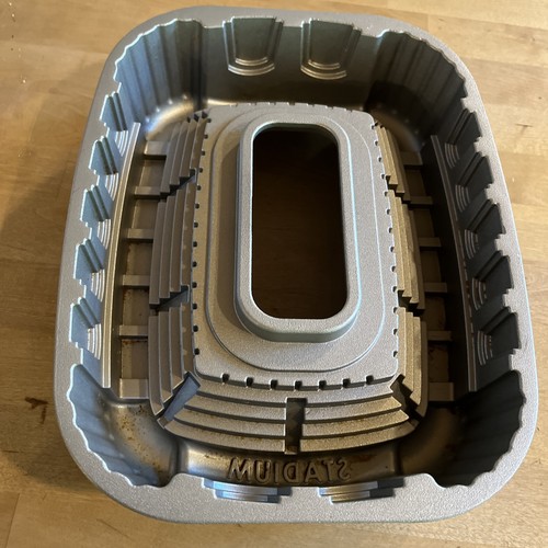 Nordic Ware Stadium Bundt Cake Pan - Football Sports Track Racing - Picture 4 of 5