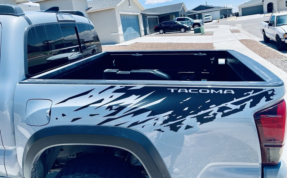 CALCOMANÍA GRÁFICA TRASERA TOYOTA TACOMA MUD SPLASH (3ª GENERACIÓN) Foto 3 de 4