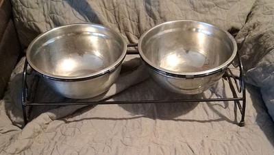 Elevated Wire Style Pet Dish Holder w/2, 7.5'' diameter deep bowls 