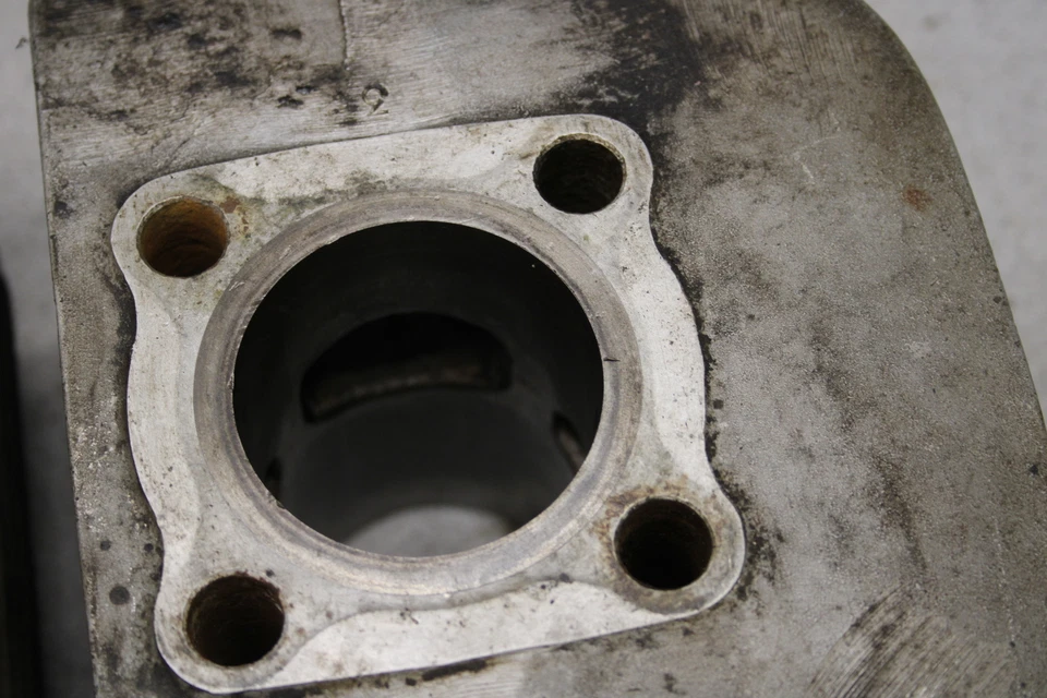 Kawasaki A1SS 1971 motor A1 cilindros de extremo superior 4228, LM Foto 3 de 4