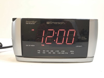 Emerson CKS3528 SmartSet Projection Alarm Clock Radio w ...