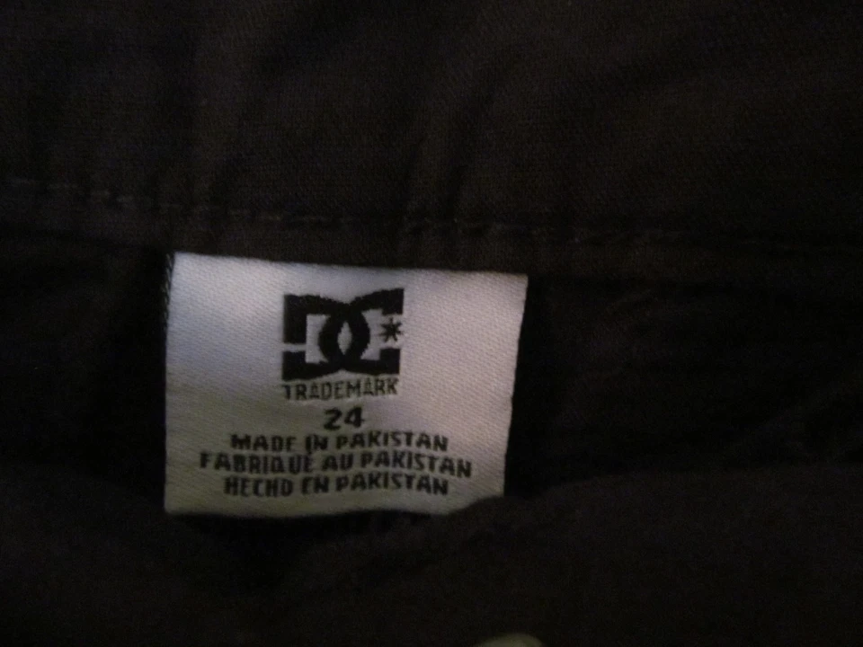 CALÇA CHINO DC DESIGNER MASCULINA NOVA COM ETIQUETAS, tamanho 24 cintura, calça preta, estilo cáqui - Imagem 4 de 4