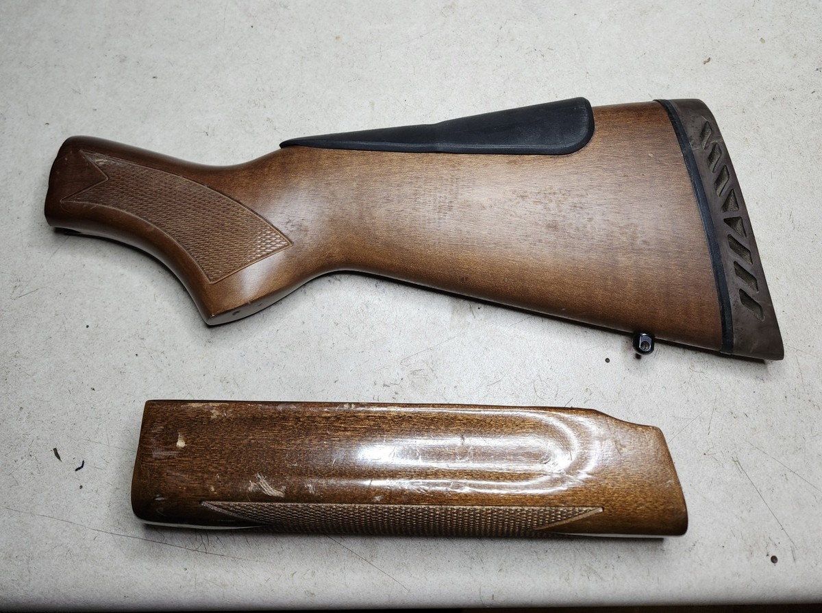 カントリー　木製 MOSSBERG 500 500A 590 835 12ga WOOD STOCK SET Checkered Forend for