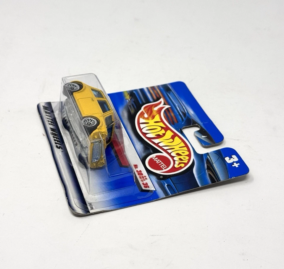 2000 Hot Wheels #90 First Edition 30/36 MINI COOPER Yellow w/Chrome Lace Spokes - Image 3 of 4