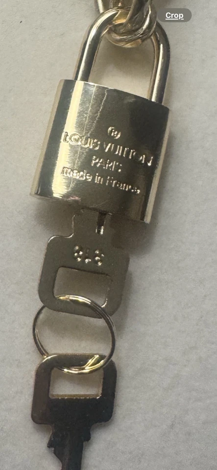 Auténtico collar de cadena Louis Vuitton con cerradura y llave enchapado en oro sin marca Foto 2 de 2