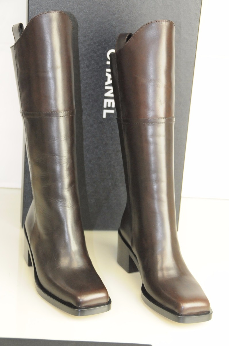 $1875 NEW CHANEL Dark Brown Leather CC Logo Dallas Paris High