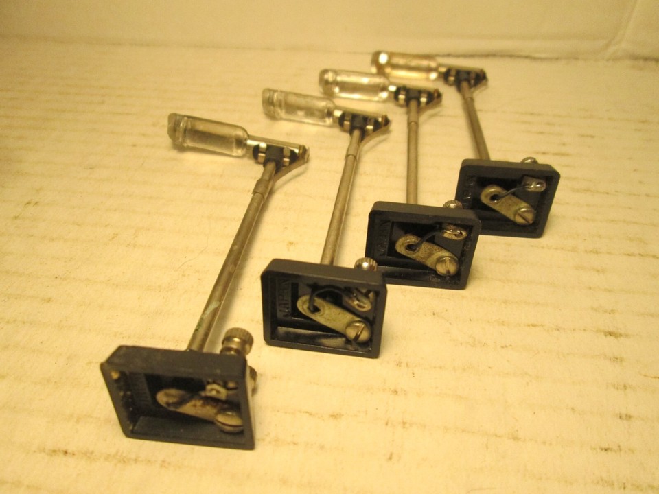 LK ESTATE FIND MARX HO TRAIN & SLOT CAR HIGHWAY LIGHTS LOT OF 4