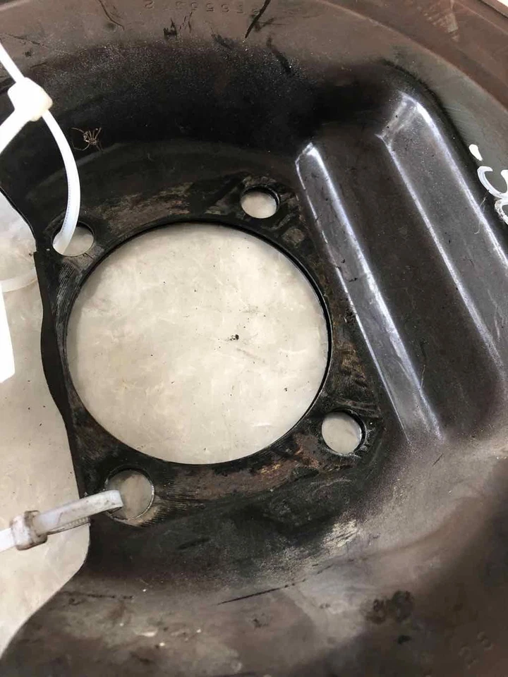 Cadillac Sevilla SLS 2001 placa de respaldo de freno trasero protector contra el polvo derecha e izquierda Foto 2 de 4