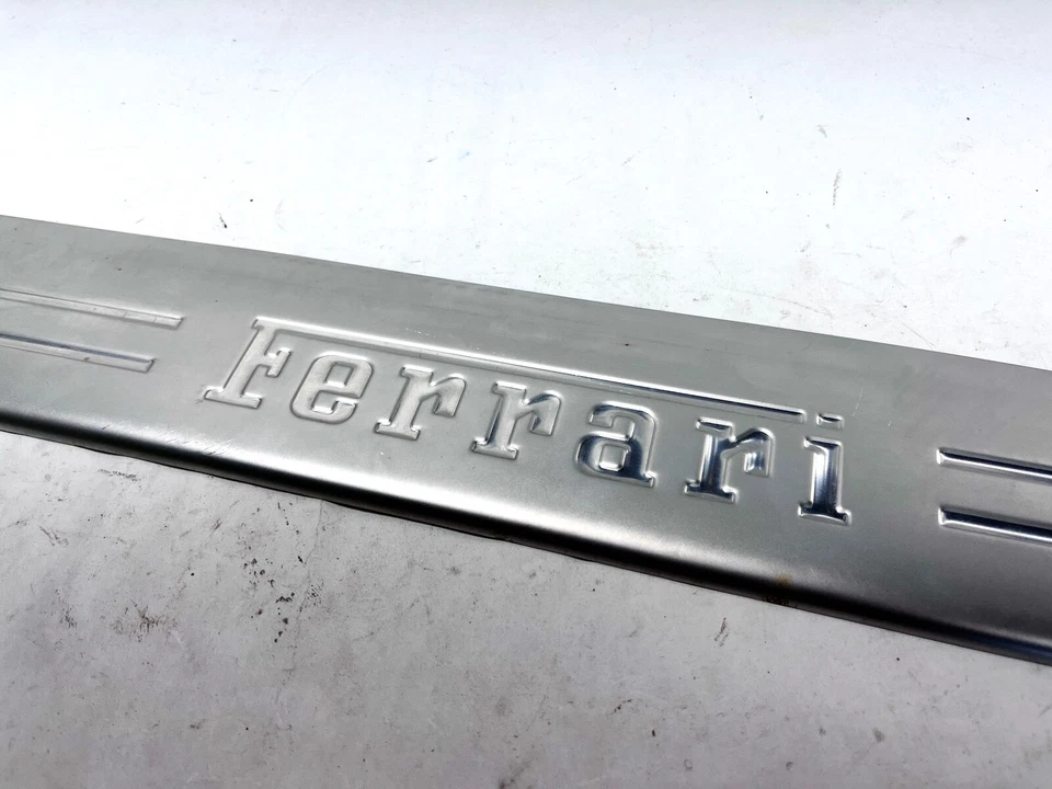 08-14 FERRARI CALIFORNIA PUERTA LATERAL IZQUIERDA PANEL DE PATADA PLACA CUBIERTA ALFÉIZAR RASGUÑO OEM Foto 4 de 4