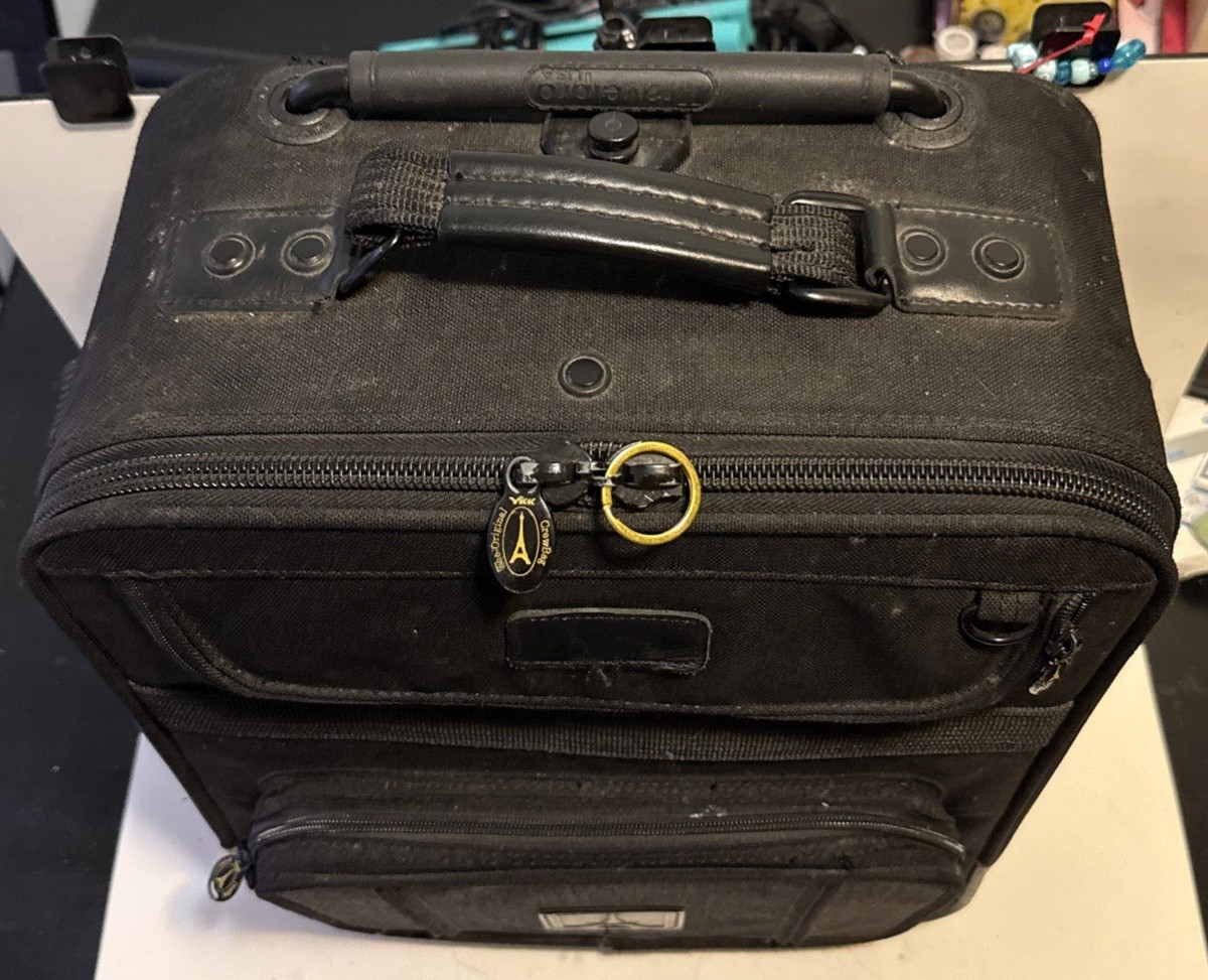 Travelpro FlightCrew Pilot Air 18