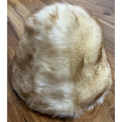 Womens Cone Beehive Fur Small Hat Vtg 60s MOD Winter Cap Elegant Classy White