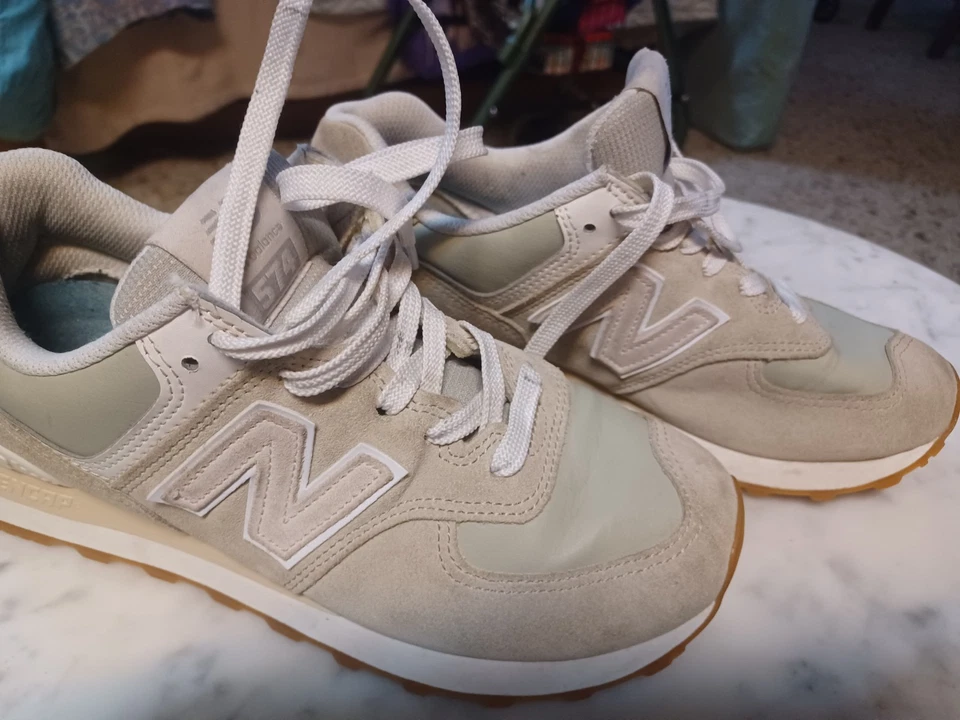 New Balance 574 Women's Sneakers SZ 9 Light Green with Grey Suede - Image 2 of 4