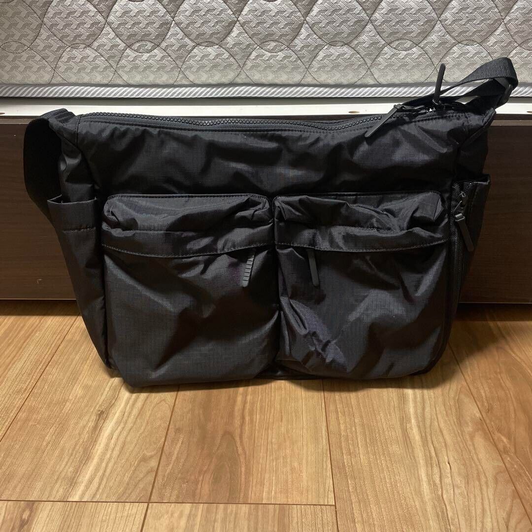 UNIQLO Shoulder bag Multi pocket Unisex Water-repellent SALE UNIQLO Shoulder bag Multi pocket Unisex Water-repellent SALE