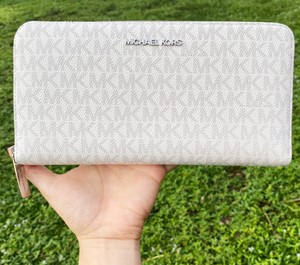 michael kors wallet zip around