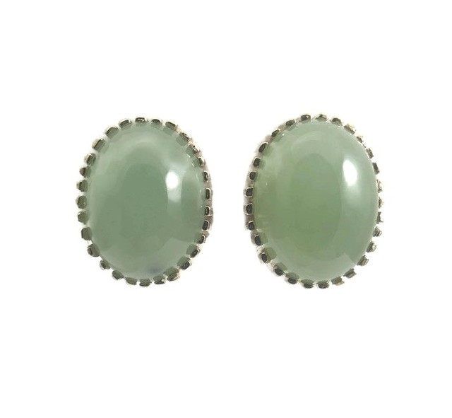 Vintage Oval Green Jade Stud Earrings 14K Yellow Gold NonPierced Clip