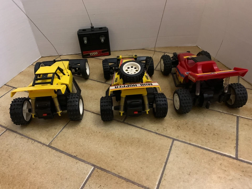 De colección RC Tyco Mini Tolva x 2, Nikko Mini Lobo Coche Cachorro Radiocontrolado Lote Foto 2 de 4